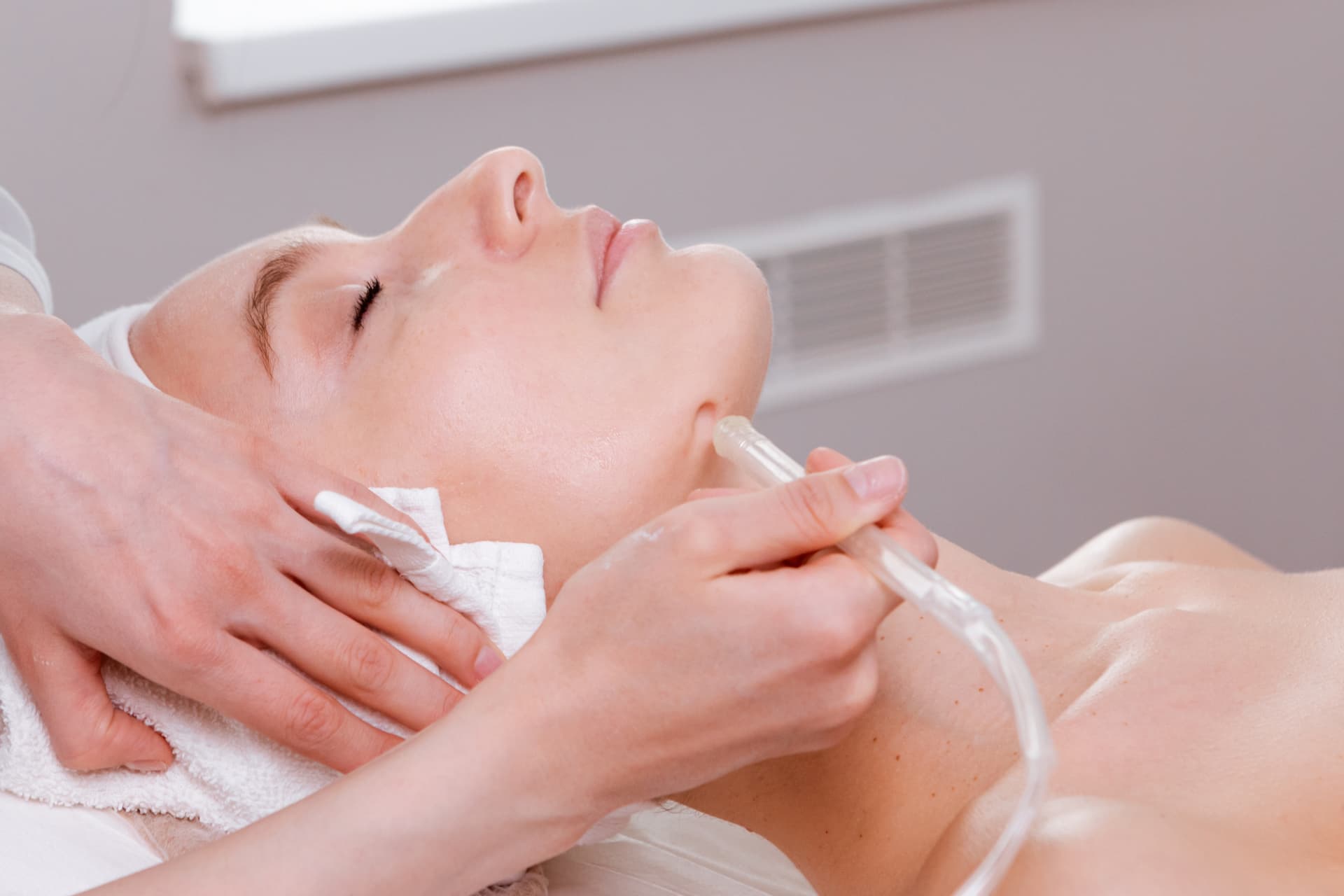 JetPeel™ Behandlung im Beauty Institut LuXury Graz
